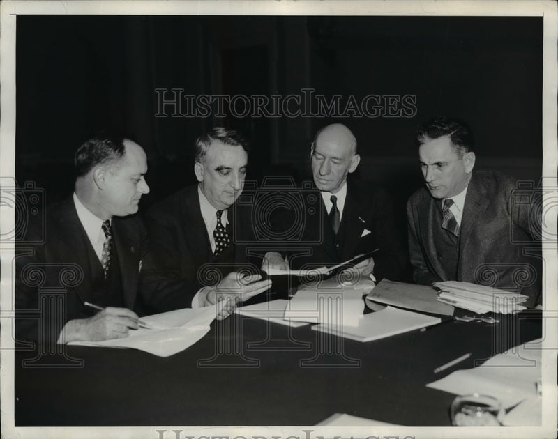 Load image into Gallery viewer, 1936 Press Photo Congressman &amp; Senators Discuss Payment of Soldier Bonus
