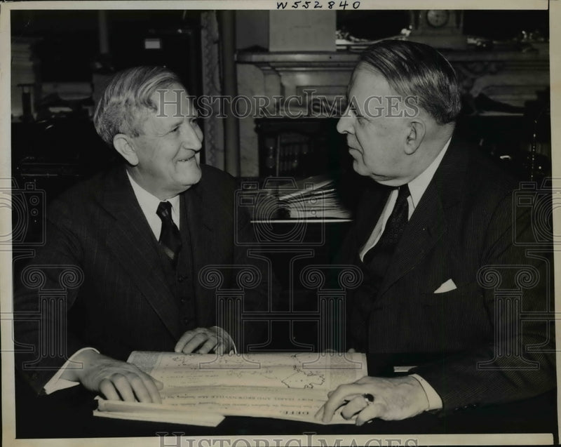 Load image into Gallery viewer, 1940 Press Photo Sen. Morris Sheppard of Texas and Sen.David L.Walsh of Mass,
