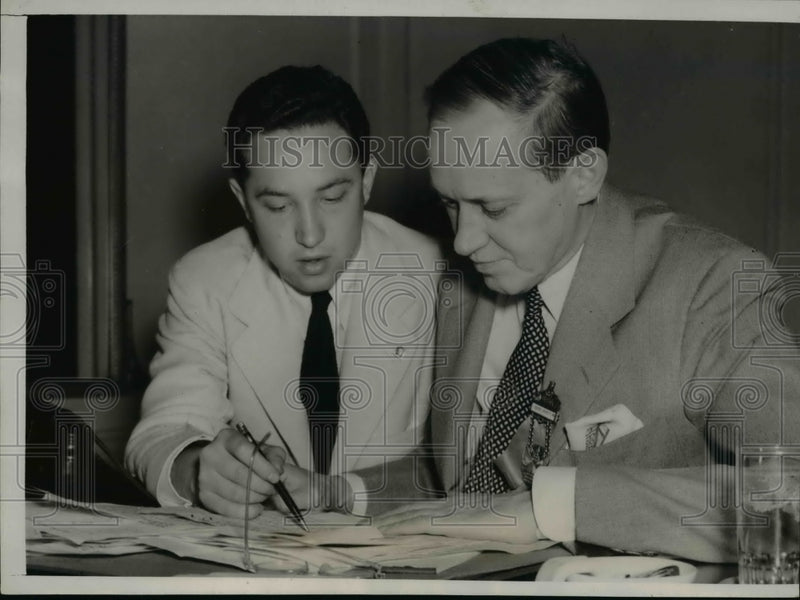 Load image into Gallery viewer, 1940 Press Photo Harry Hopkins, Secy of Commerce, at Nat. Democratic Convention
