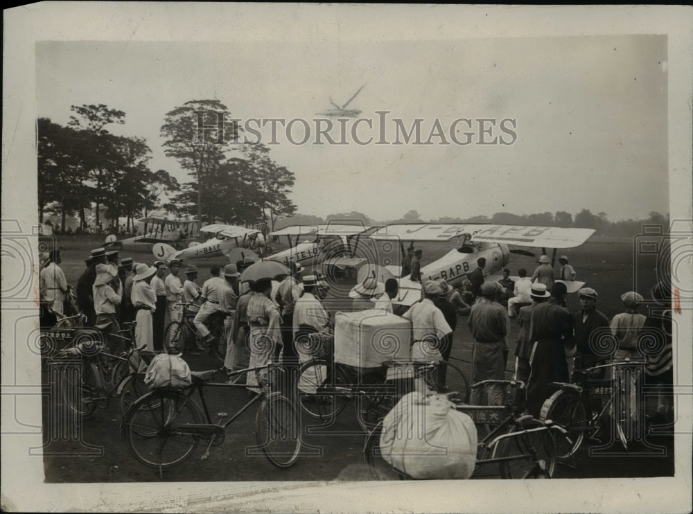 1928 Press Photo Plane Demonstration in Front of Tokyo Crowd - nef40223