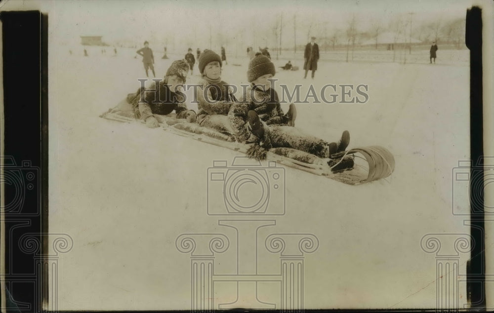 1924 Press Photo Children on Toboggan Sled - nef40228