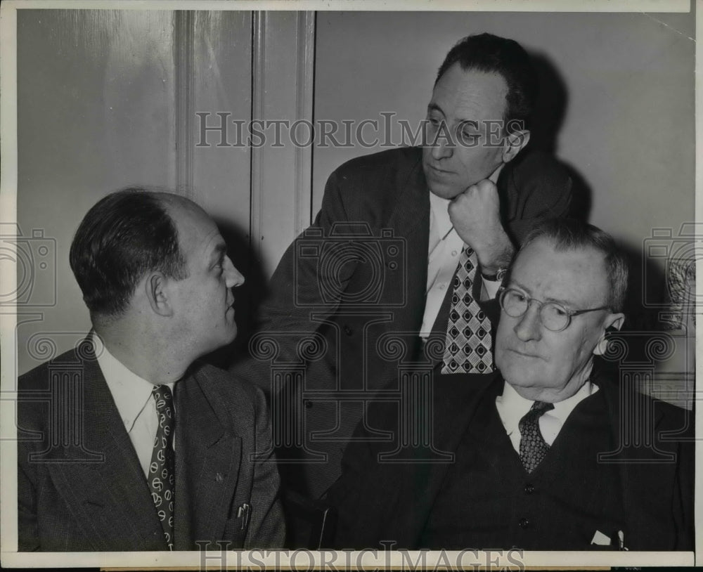 1946 Press Photo Maritime Unions Merge: Nat. Maritime Union, and Engineer Assoc.
