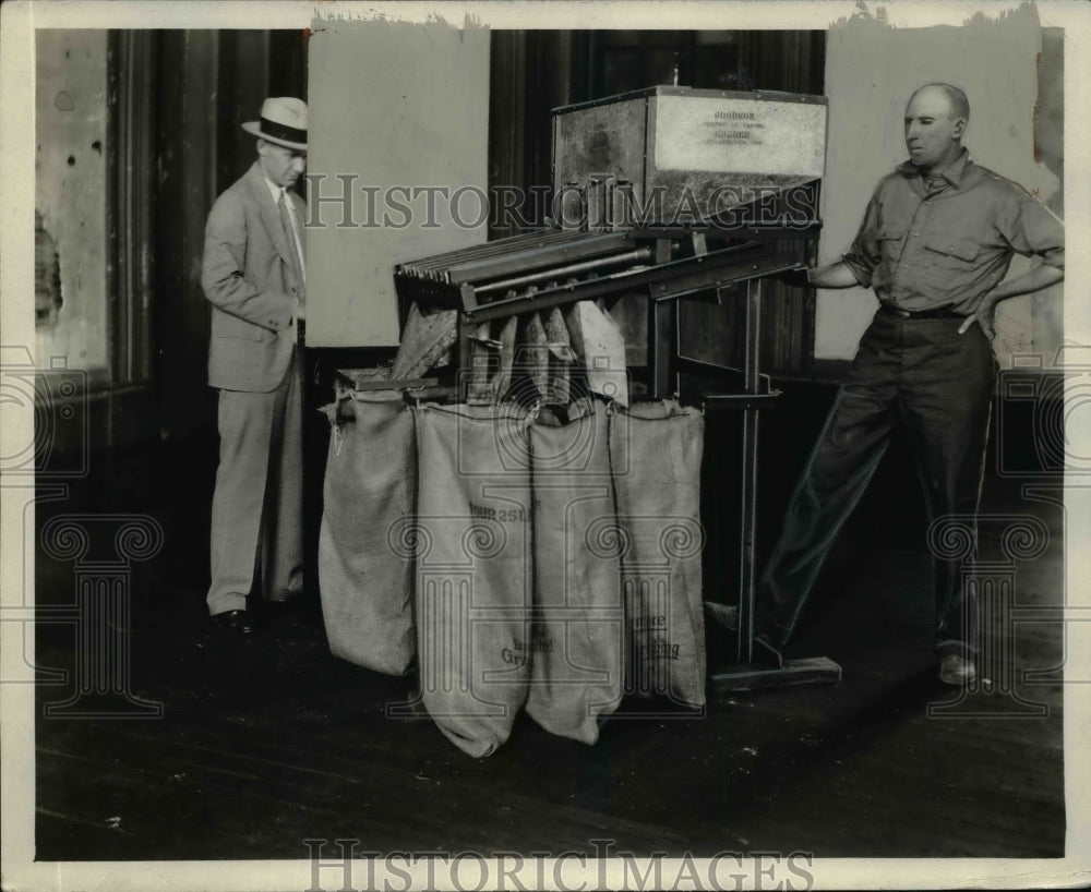 1930 Press Photo Grating Pecans - nef40449