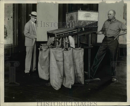 1930 Press Photo Grating Pecans - nef40449