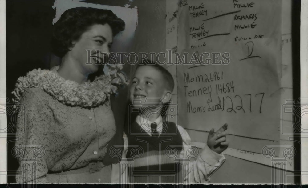1954 Press Photo Mildred Younger & Son Eric of Los Angeles w Tally Sheet