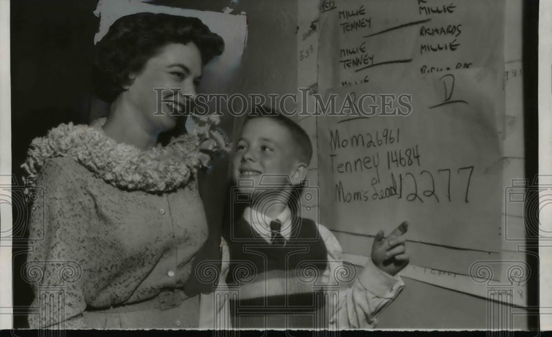 Load image into Gallery viewer, 1954 Press Photo Mildred Younger &amp; Son Eric of Los Angeles w Tally Sheet
