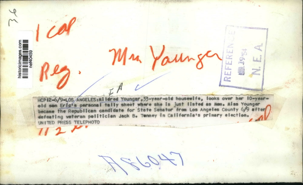 1954 Press Photo Mildred Younger & Son Eric of Los Angeles w Tally Sheet