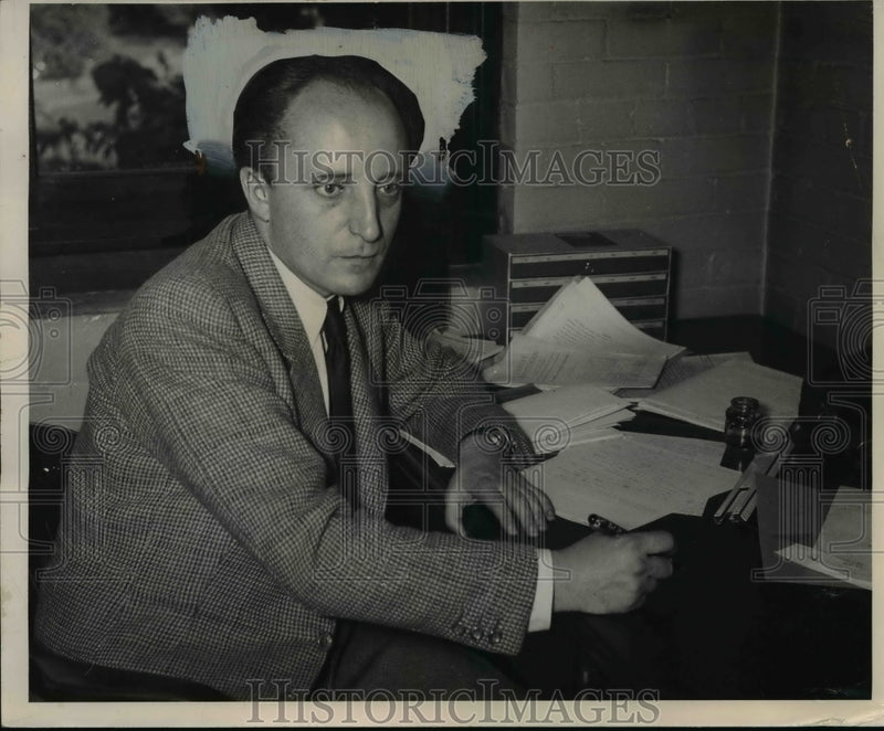 Load image into Gallery viewer, 1950 Press Photo Prosecution Witness Against Ilse Koch Now Teacher Syracuse Univ
