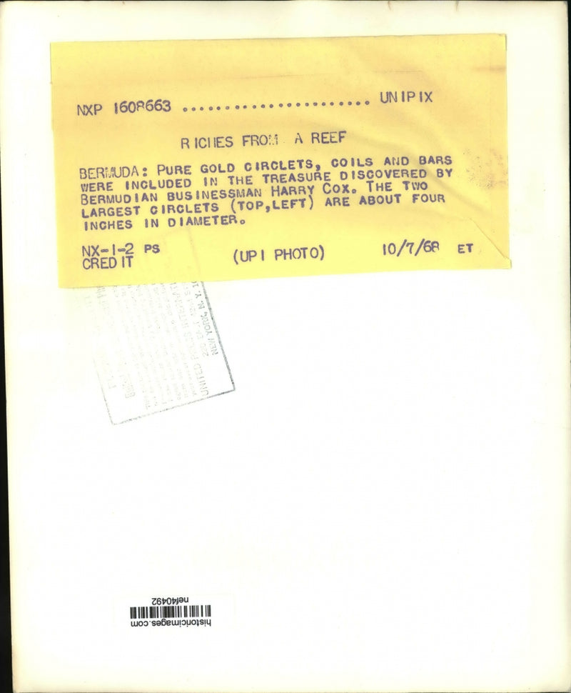 Load image into Gallery viewer, 1968 Press Photo Gold Objects discovered by Harry Cox, Bermuda - nef40492
