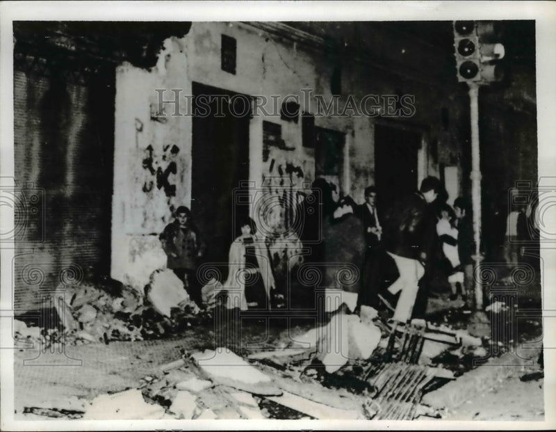 Load image into Gallery viewer, 1971 Press Photo Earthquake Wreckage in Santiago, Chile - nef40514
