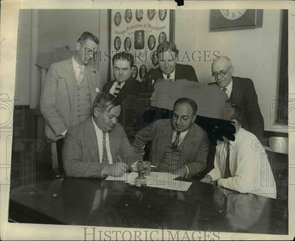 1928 Press Photo Motion Picture Strike Peace Pact Signed by Officials