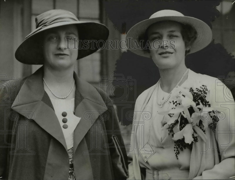 Load image into Gallery viewer, 1934 Press Photo Junior League Officers Abigail Von Schleggel, Elizabeth Taylor
