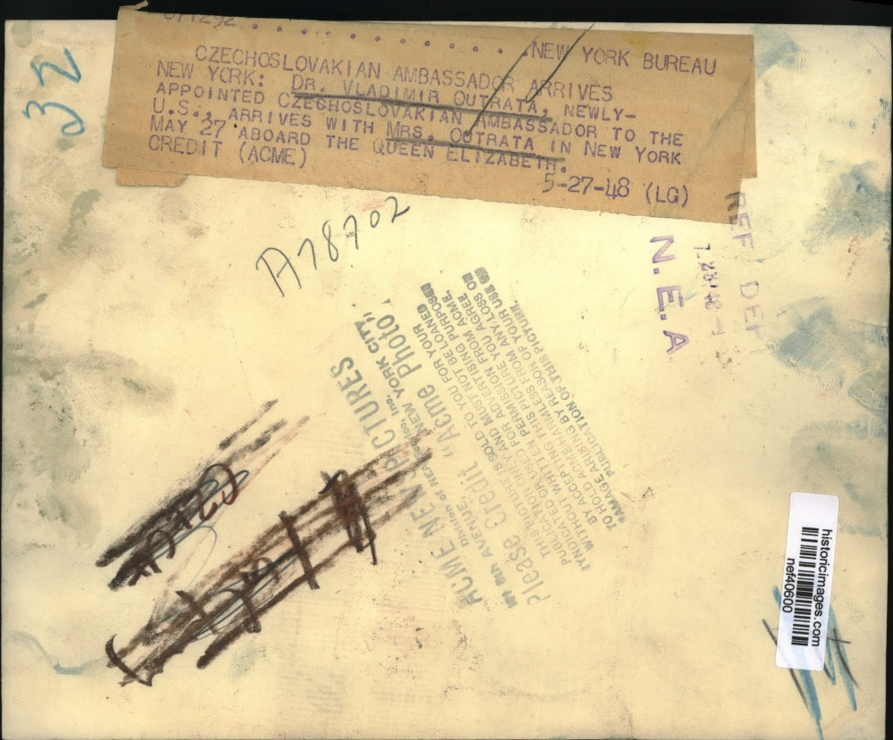 1948 Press Photo Dr. Vladimir Outrata & Wife Arriving in New York - nef40600