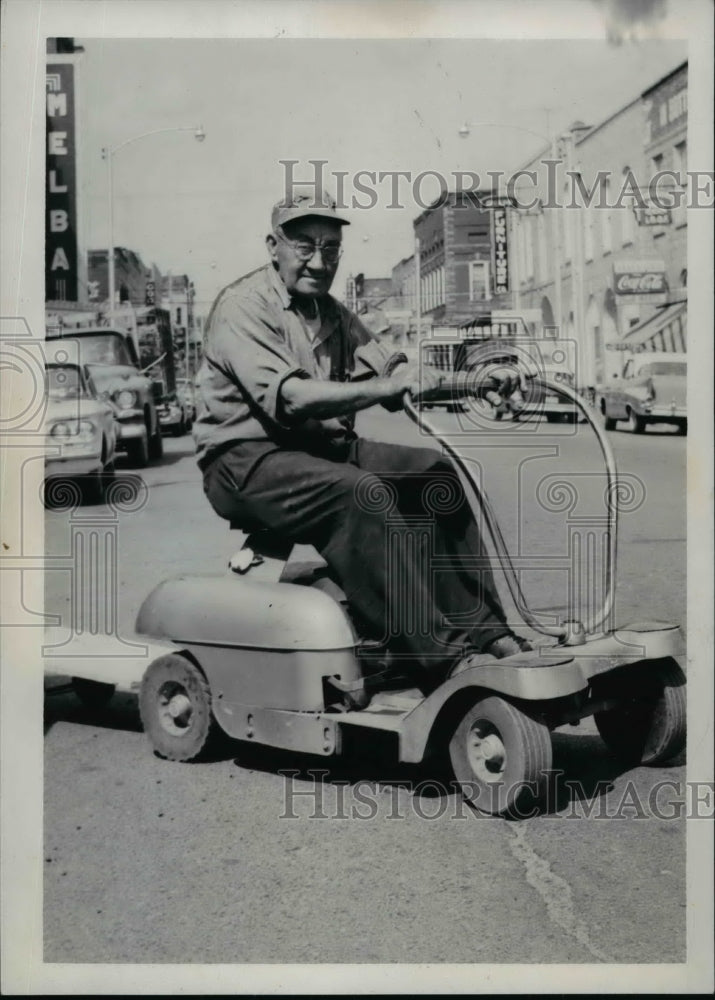 Load image into Gallery viewer, 1961 Press Photo Sherman Gill used lawn mower for transportation - nef40806

