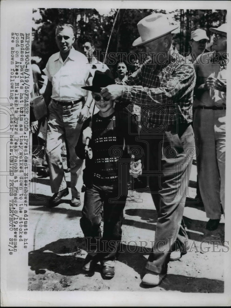 Load image into Gallery viewer, 1955 Press Photo Dwight Eisenhower w/ Grandson, David at Fraser, Colorado Ranch
