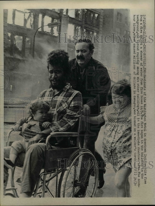 1973 Press Photo Washington Hotel, Indianapolis Residents Flee Fire - nef40927