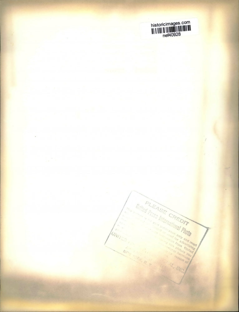 Load image into Gallery viewer, 1970 Press Photo Patrick Dolan Police Officer Receives Letter from Eisenhower
