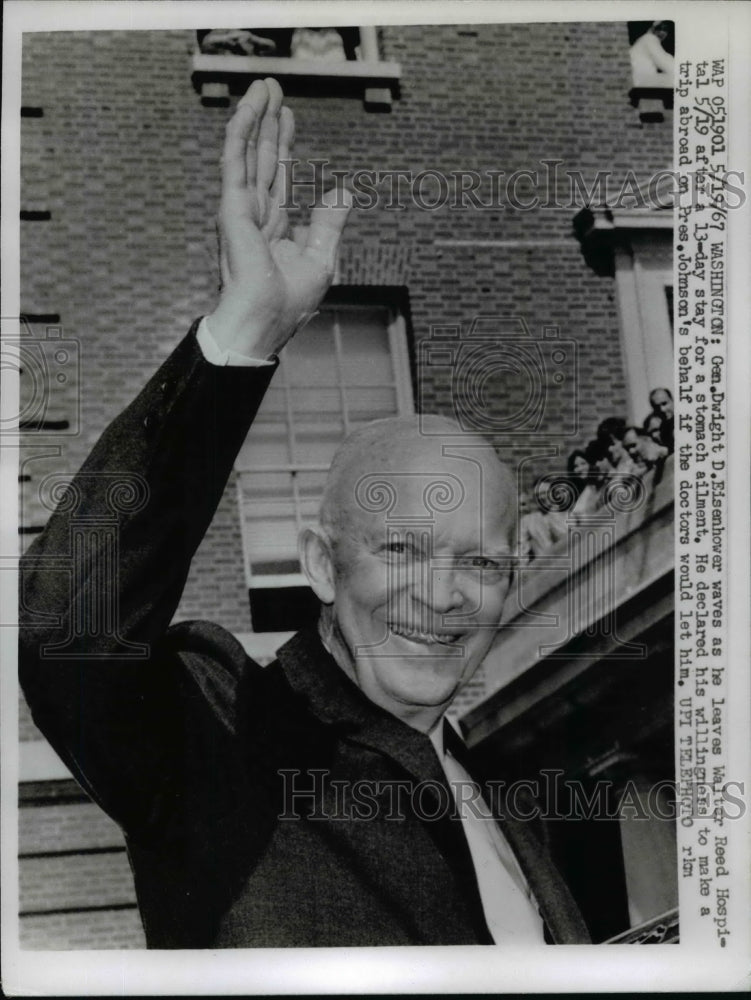 1967 Press Photo Dwight Eisenhower Leaves Walter Reed Hospital, Washington
