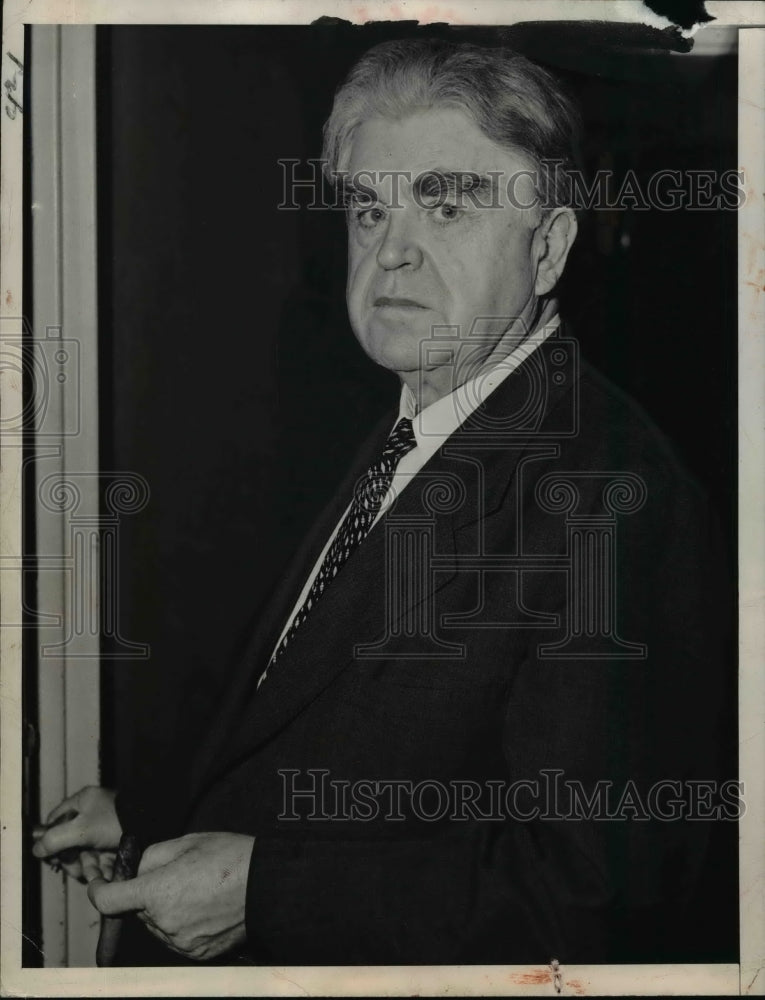 1948 Press Photo John L. Lewis receives news that a new grandson was born