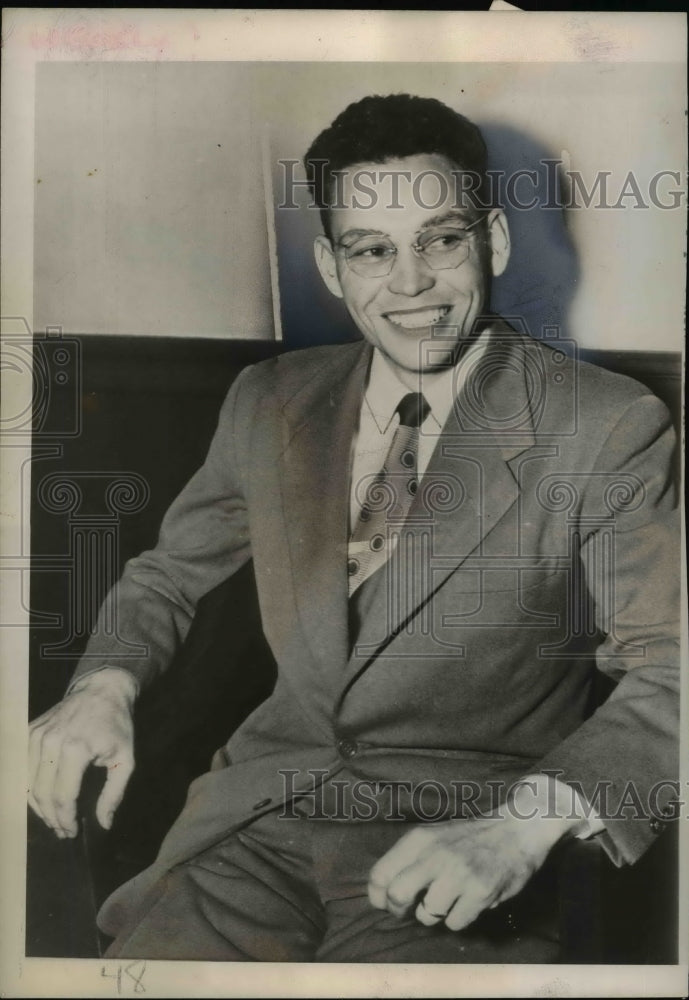 Load image into Gallery viewer, 1949 Press Photo Herbert Philbrick FBI Communist Federal Court Conspiracy Trial

