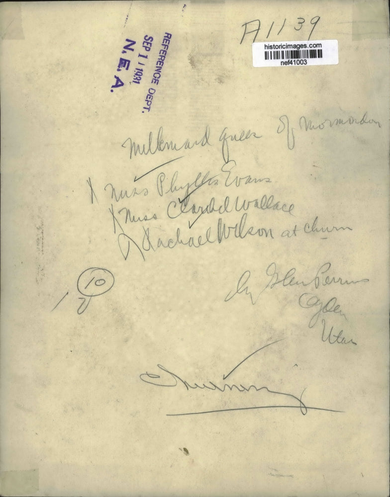 1931 Press Photo Women churning butter in the fields - nef41003