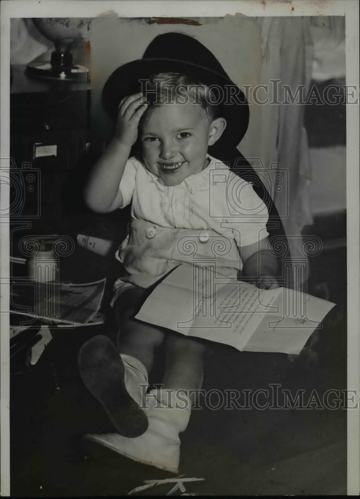1938 Press Photo William Olive 2,Received Summons by Mail Ordering Him to Court