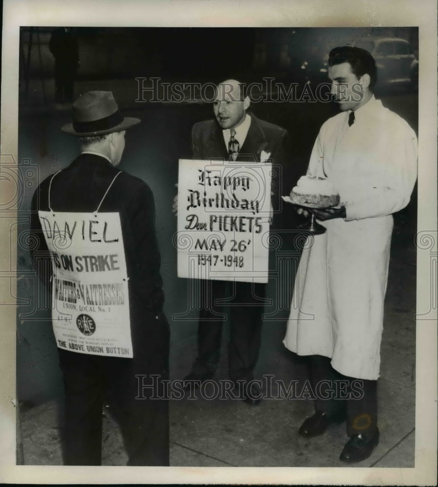 1948 Press Photo Picketer Offered Cake on 1st Anniversary, Daniel's Restaurant