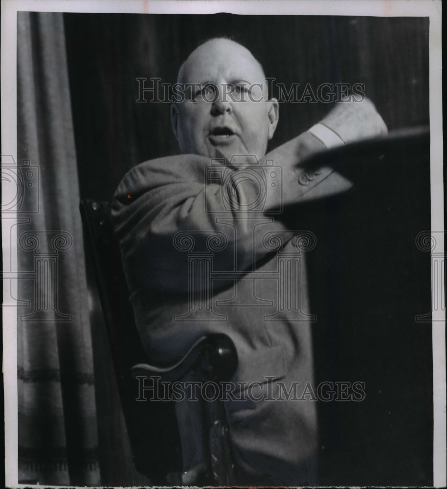 1955 Press Photo Dave Beck Talking to Reporters, Seattle, Washington - nef41211