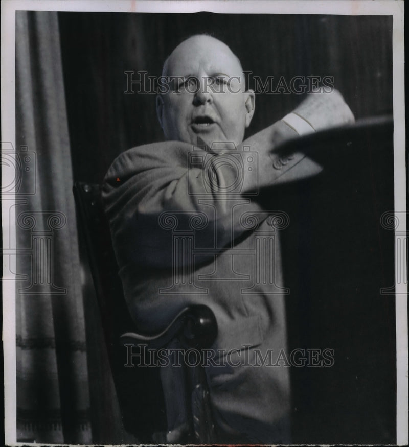 Load image into Gallery viewer, 1955 Press Photo Dave Beck Talking to Reporters, Seattle, Washington - nef41211
