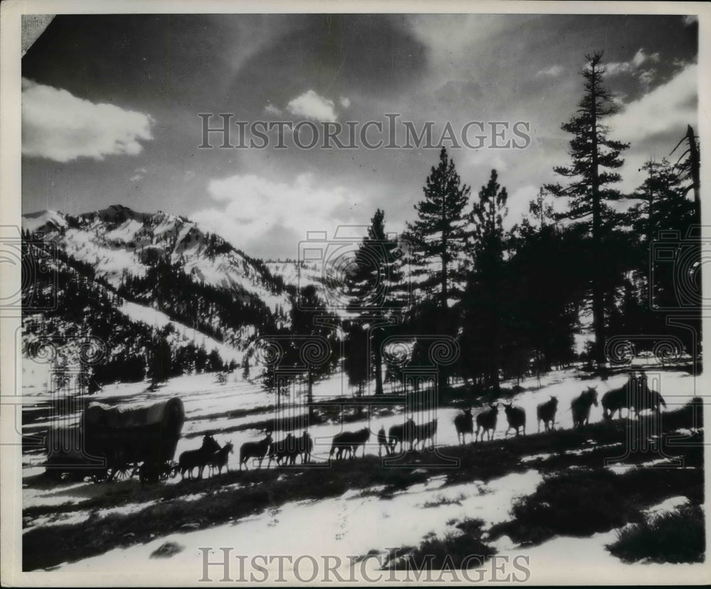 Press Photo Scene from Paramount's "Fighting Caravans" - nef41294