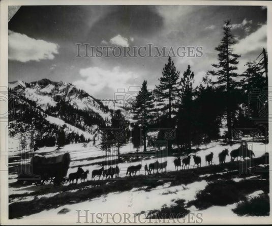 Press Photo Scene from Paramount's "Fighting Caravans" - nef41294