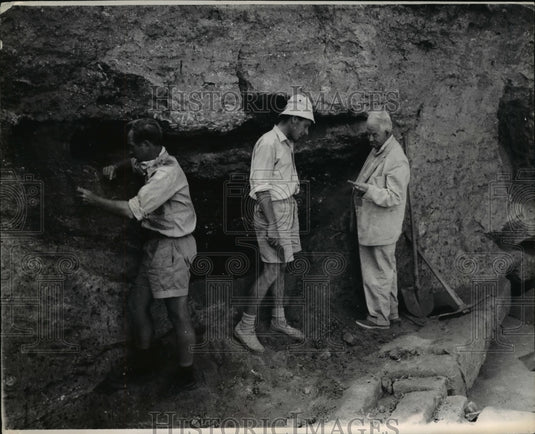 1965 Press Photo Sir Ian Richmond, charles Daniels at Excavation of Germa, Libya