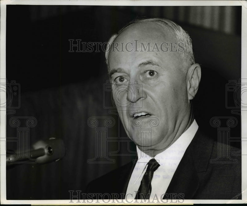 Load image into Gallery viewer, 1967 Press Photo J. Howard Wood Announcing ANPA Study - nef41302
