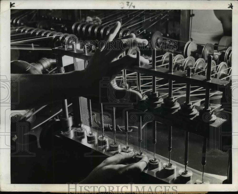 1941 Press Photo Power-driven sewing machine drills with diamond-tipped needles