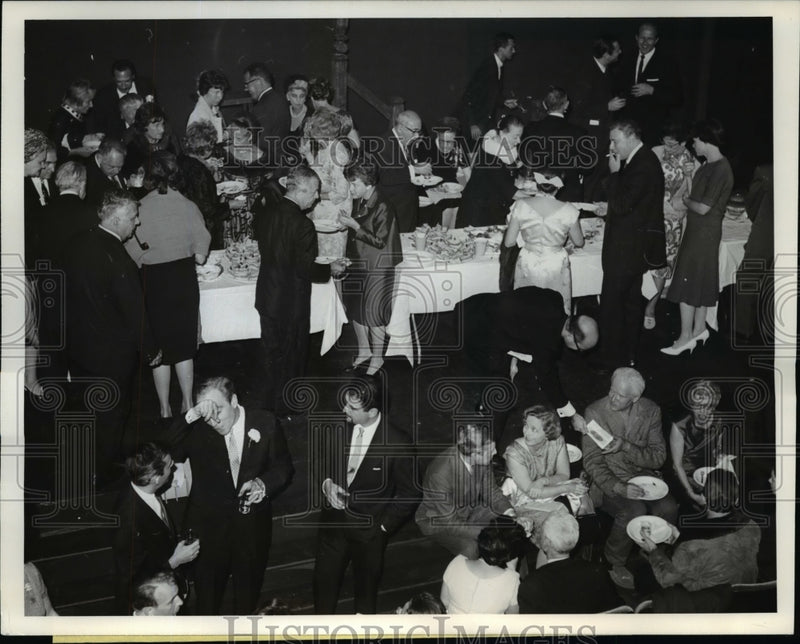 Load image into Gallery viewer, 1965 Press Photo "An Evening's Frost" Reception at Theatre de Lys, New York
