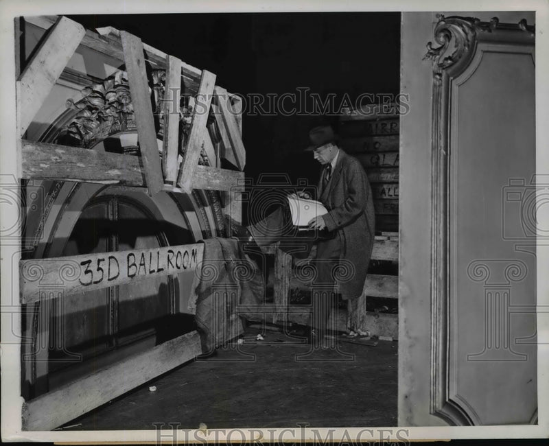 Load image into Gallery viewer, 1945 Press Photo Ballroom Window Arch Packed for Shipment - nef41400
