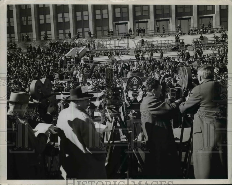 Load image into Gallery viewer, 1946 Press Photo President Harry S. Truman at Army day, Soldiers Field Chicago
