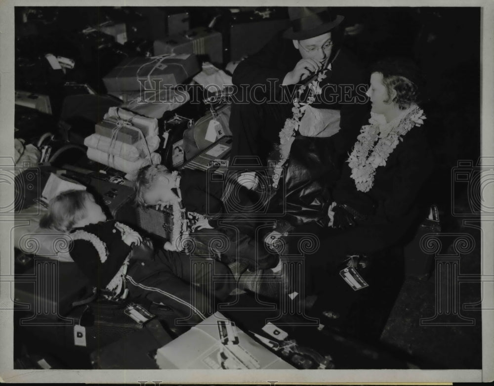 1936 Press Photo Travellers Stranded in Honolulu, Hawaii During Shipping Strike
