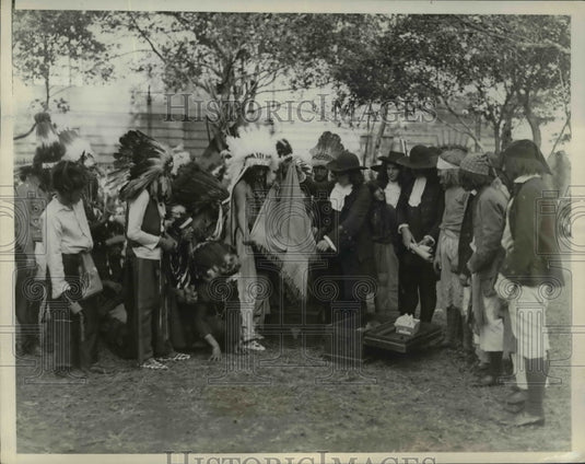 Press Photo Native Americans & colonists - nef41452