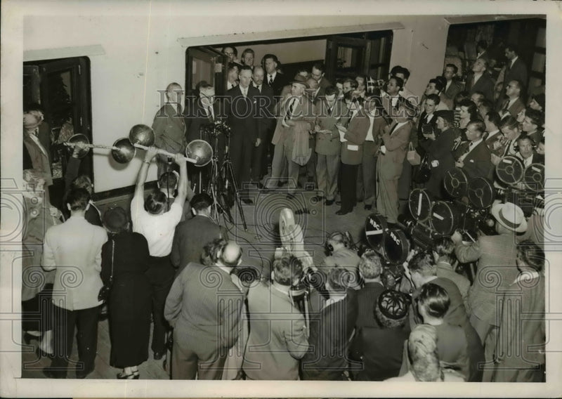 Load image into Gallery viewer, 1949 Press Photo Sir Stafford Cripps British Chancellor, Ernest Bevin Ambassador

