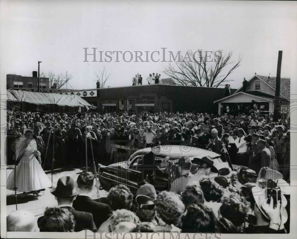 1956 Press Photo Margaret Truman & Father Former President Truman Arriving