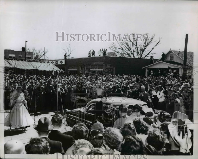 Load image into Gallery viewer, 1956 Press Photo Margaret Truman &amp; Father Former President Truman Arriving
