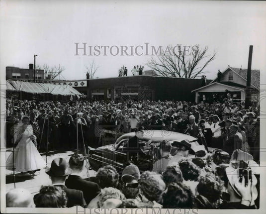 1956 Press Photo Margaret Truman & Father Former President Truman Arriving