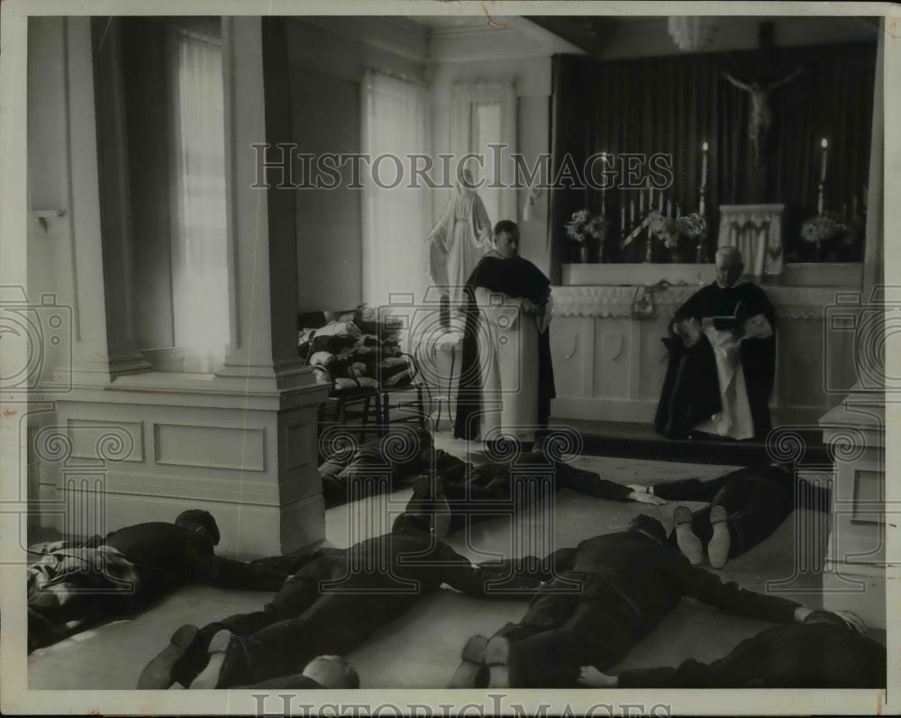 1933 Press Photo 21 Novices entering the priesthood of the Dominican Prder