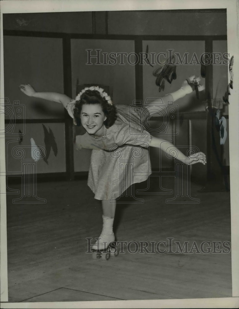 1941 Press Photo Mary Keating of Weymouth Massachusetts Rolling Skating