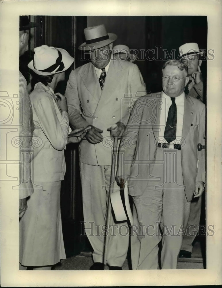 1939 Press Photo Governor Leche leaving the capitol with, Dr. E.S. Roohardaon