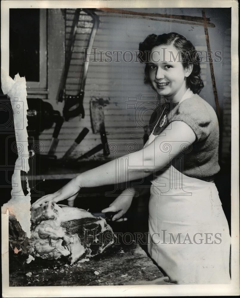 1941 Press Photo Ann Goblowsky, Proprietess of Food Store, Ohio - nef41734