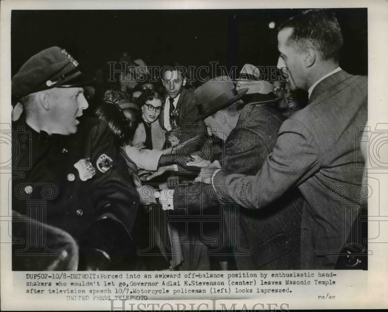 Load image into Gallery viewer, 1952 Press Photo Adlai Stevenson Leaving Masonic Temple, Detroit - nef41765
