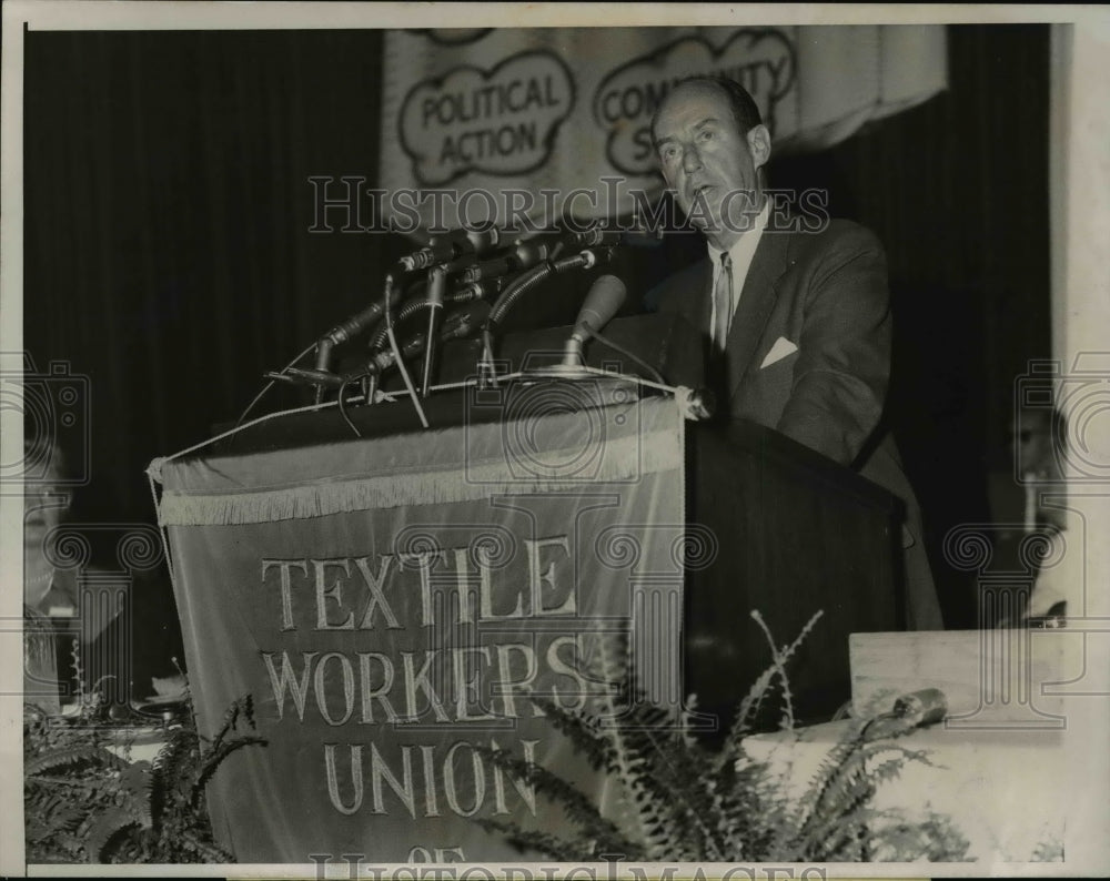 1960 Press Photo Adlai Stevenson Speaking at Textile Workers Union Convention