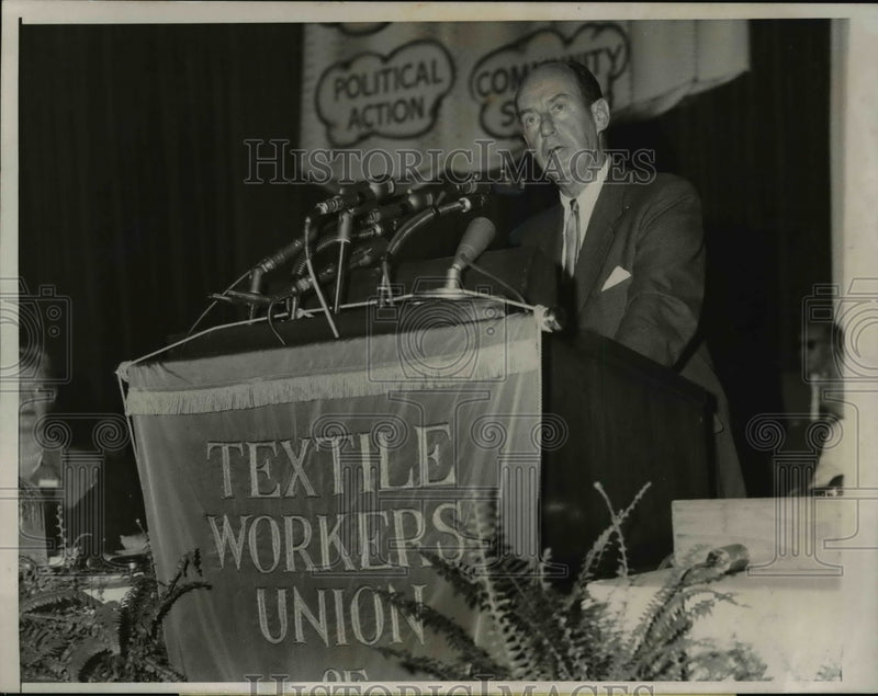 Load image into Gallery viewer, 1960 Press Photo Adlai Stevenson Speaking at Textile Workers Union Convention
